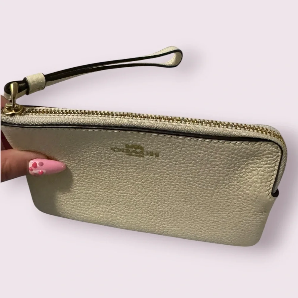 Coach Pebbled Leather Wristlet Zip Pouch Cream Gold Hardware - Picture 4 of 8